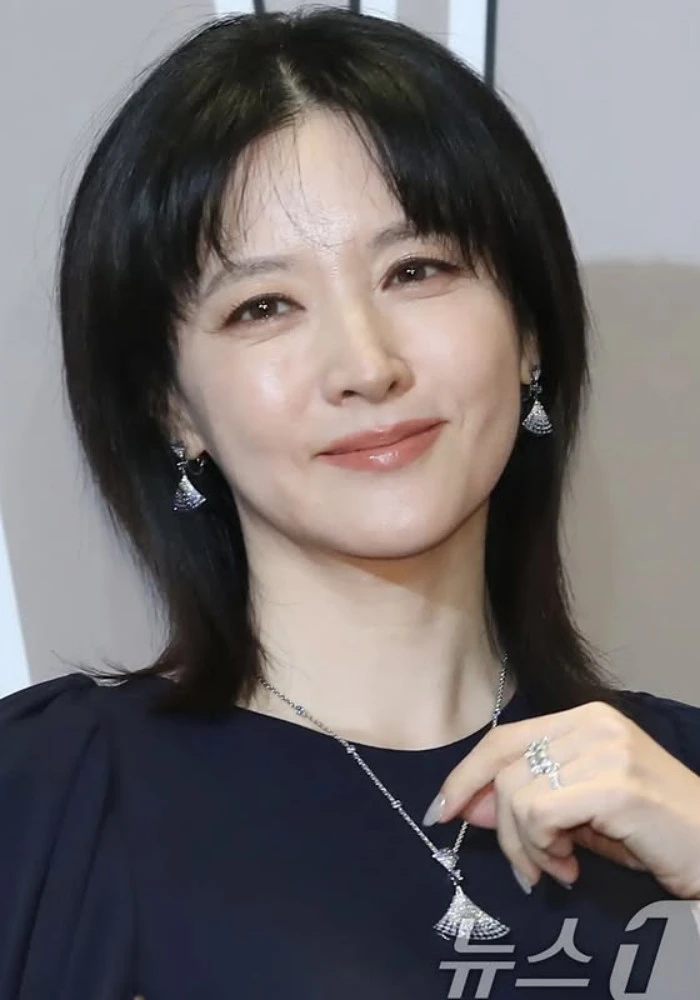 Nàng Dae Jang Geum tuổi 55 giàu có, viên mãn bên chồng đại gia hơn 20 tuổi Nàng Dae Jang Geum tuổi 55 giàu có, viên mãn bên chồng đại gia hơn 20 tuổi