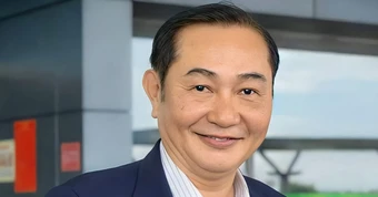 Nghệ sĩ Anh Tuấn 'Nhà gia tiên' U70 sống lặng lẽ, hé lộ hôn nhân bên bà xã kín tiếng