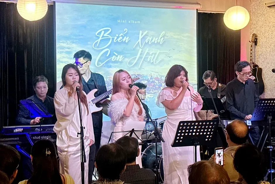 Nghệ sĩ piano Trà Thanh ra mắt Tuyển tập nhạc chuyển soạn cho piano độc tấu Nghệ sĩ piano Trà Thanh ra mắt Tuyển tập nhạc chuyển soạn cho piano độc tấu