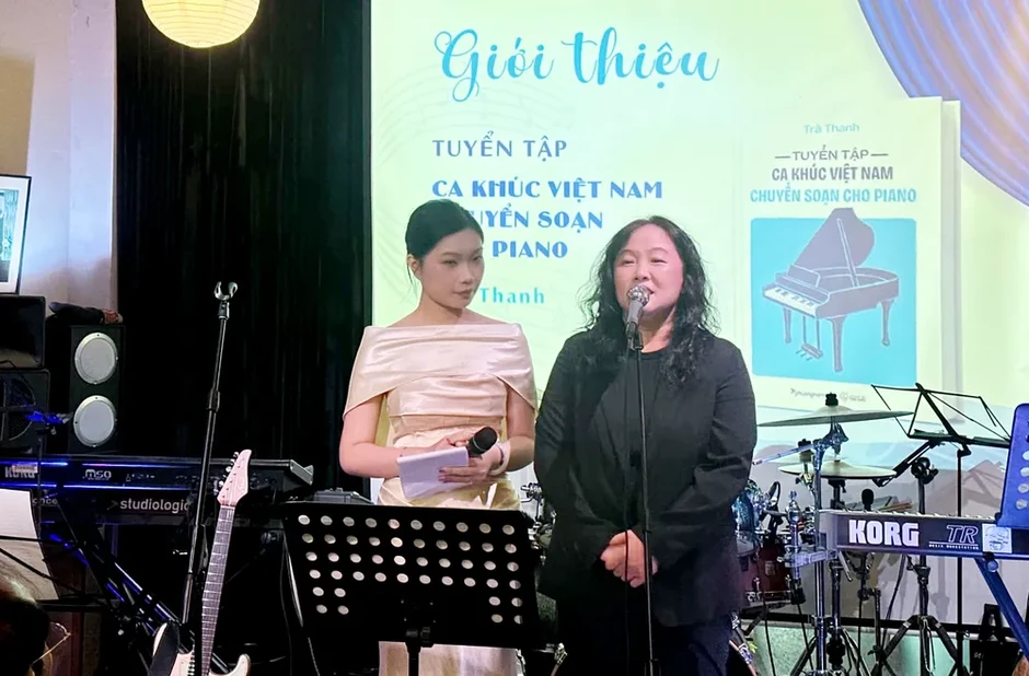 Nghệ sĩ piano Trà Thanh ra mắt Tuyển tập nhạc chuyển soạn cho piano độc tấu Nghệ sĩ piano Trà Thanh ra mắt Tuyển tập nhạc chuyển soạn cho piano độc tấu