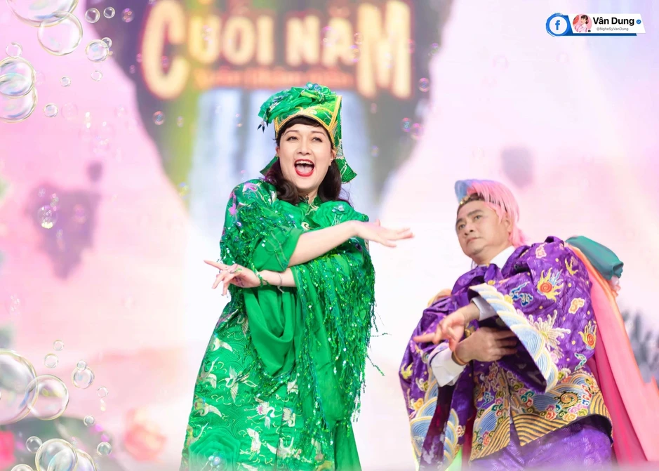 Nghệ sĩ Vân Dung lội bùn giữa đêm, tuyên bố "kiếp sau không làm diễn viên" Nghệ sĩ Vân Dung lội bùn giữa đêm, tuyên bố "kiếp sau không làm diễn viên"