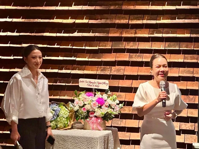 Nghệ sĩ Việt Hương vui mừng trước hành trình nối nghiệp của Catherine T. Nguyen