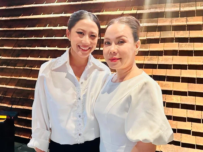 Nghệ sĩ Việt Hương vui mừng trước hành trình nối nghiệp của Catherine T. Nguyen