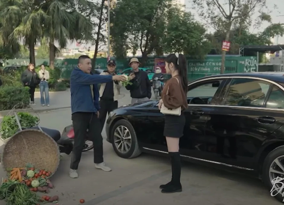 Ngọc Thủy 25 tập phim chỉ đi 1 đôi giày, áo cũng sản xuất theo lô Ngọc Thủy 25 tập phim chỉ đi 1 đôi giày, áo cũng sản xuất theo lô