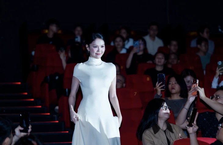 Ngọc Trinh tự nhận trưởng thành hơn sau án treo, ước một lần xấu xí trong đời Ngọc Trinh tự nhận trưởng thành hơn sau án treo, ước một lần xấu xí trong đời
