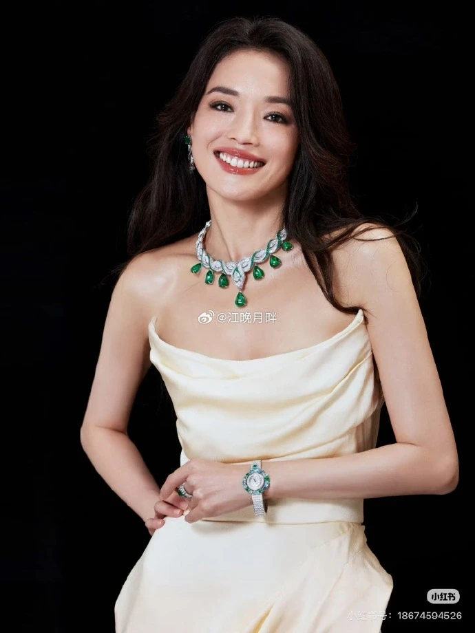 Nhan sắc tuổi 50 của Thư Kỳ lại gây sốt Nhan sắc tuổi 50 của Thư Kỳ lại gây sốt