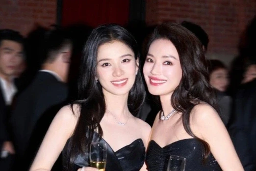 Nhan sắc tuổi 50 của Thư Kỳ lại gây sốt Nhan sắc tuổi 50 của Thư Kỳ lại gây sốt