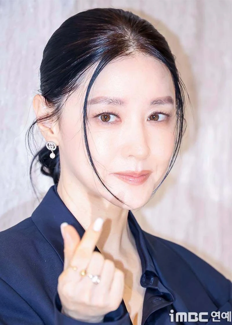 Nhan sắc tuổi 55 của "nàng Dae Jang Geum": Đẹp như chưa từng già đi