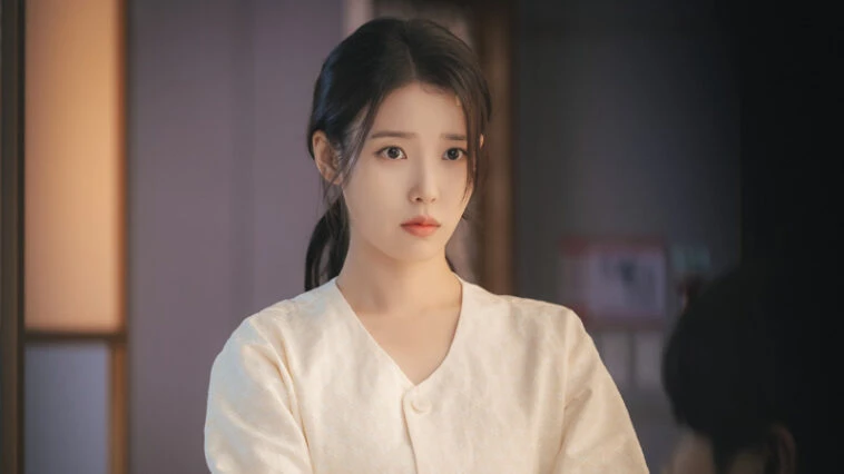 Nhìn cát-xê của IU mới thấy chẳng còn tương lai nào cho Hàn Quốc Nhìn cát-xê của IU mới thấy chẳng còn tương lai nào cho Hàn Quốc