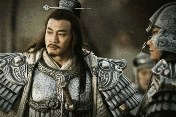 Nhờ hiệu ứng “tướng quân kem nền”, Hà Nhuận Đông nổi tiếng lại sau 14 năm Nhờ hiệu ứng “tướng quân kem nền”, Hà Nhuận Đông nổi tiếng lại sau 14 năm