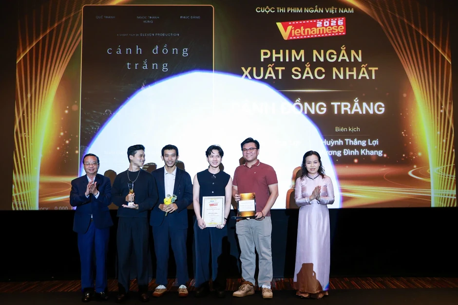 NSND Hồng Vân đoạt giải diễn xuất ở tuổi 60, hé lộ về con trai nối nghiệp NSND Hồng Vân đoạt giải diễn xuất ở tuổi 60, hé lộ về con trai nối nghiệp