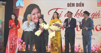 NSND Kim Cương diễn lại "Lá sầu riêng" tri ân khán giả