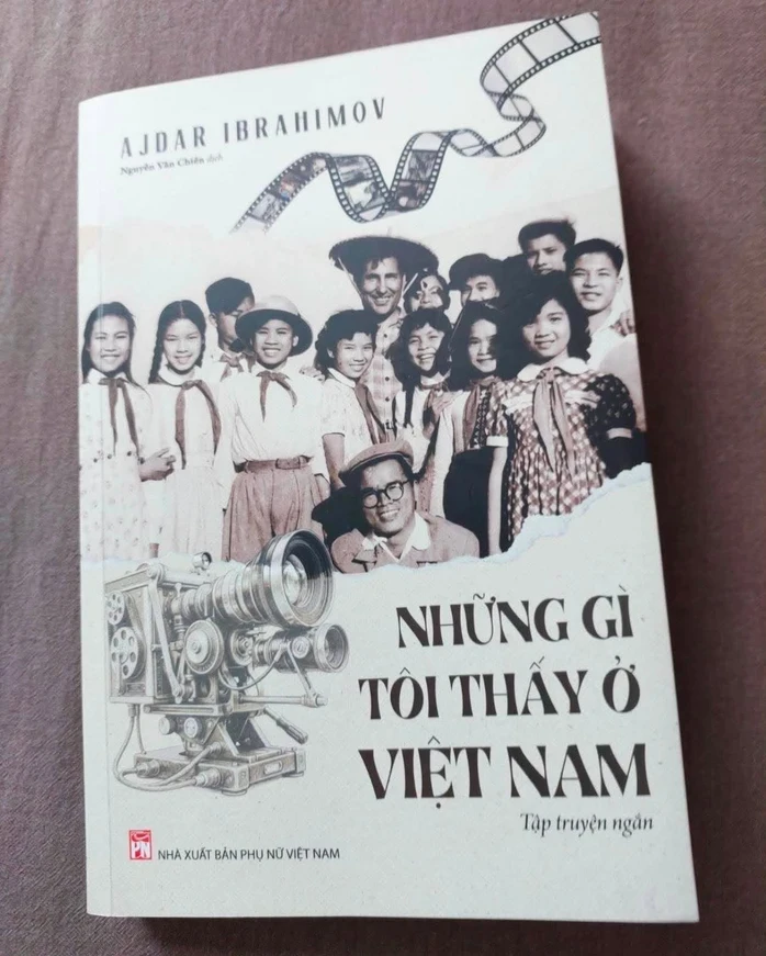 NSND Trà Giang xúc động đón nhận quyển sách của thầy NSND Trà Giang xúc động đón nhận quyển sách của thầy