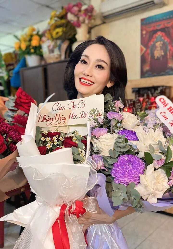 NSƯT Hạnh Thúy và chuyện bán xe đi học thạc sĩ ở tuổi 48 NSƯT Hạnh Thúy và chuyện bán xe đi học thạc sĩ ở tuổi 48