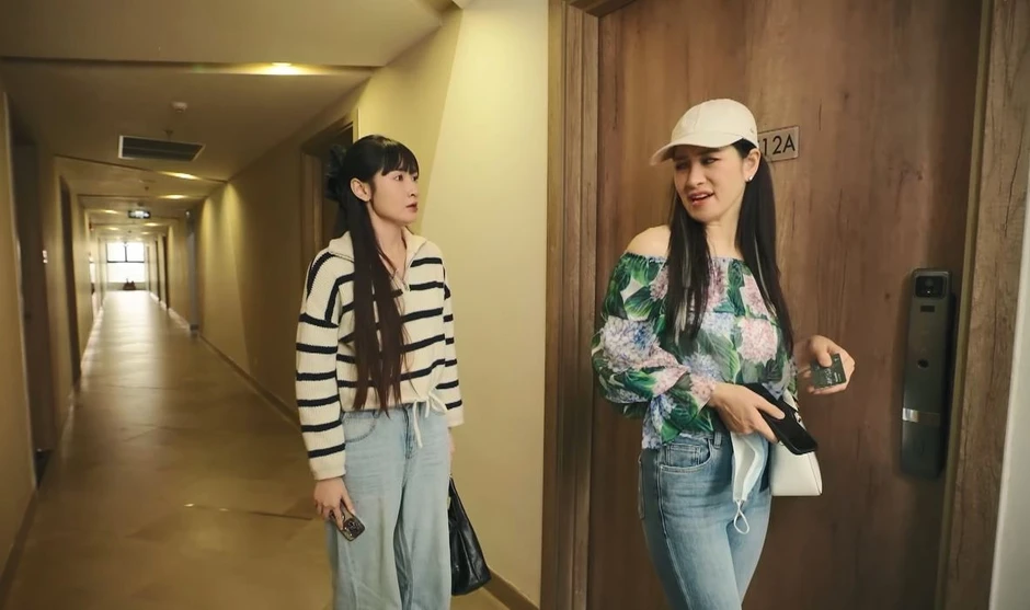 Nữ chính Bước Chân Vào Đời bị đổ oan mà netizen lại ăn mừng Nữ chính Bước Chân Vào Đời bị đổ oan mà netizen lại ăn mừng