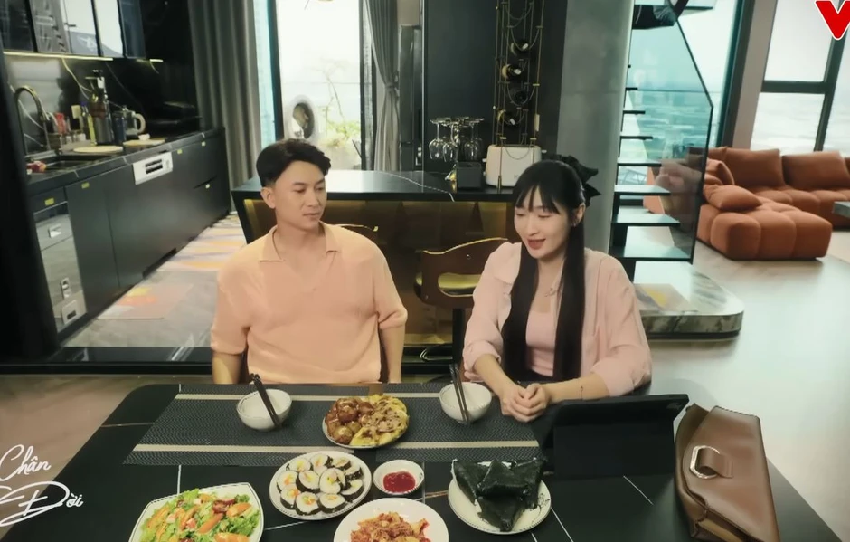 Nữ chính Bước Chân Vào Đời bị đổ oan mà netizen lại ăn mừng Nữ chính Bước Chân Vào Đời bị đổ oan mà netizen lại ăn mừng