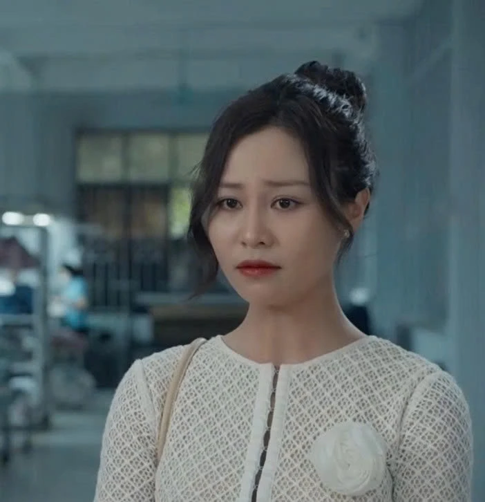 Nữ chính phim ngoại tình hot nhất Việt Nam bị chê tới tấp, khán giả đòi đổi từ tóc đến màu son Nữ chính phim ngoại tình hot nhất Việt Nam bị chê tới tấp, khán giả đòi đổi từ tóc đến màu son