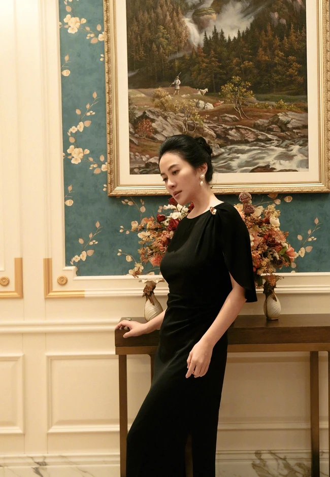'Nữ thần cổ trang' TVB gây tiếc nuối khi rẽ hướng đóng phim ngắn 'Nữ thần cổ trang' TVB gây tiếc nuối khi rẽ hướng đóng phim ngắn