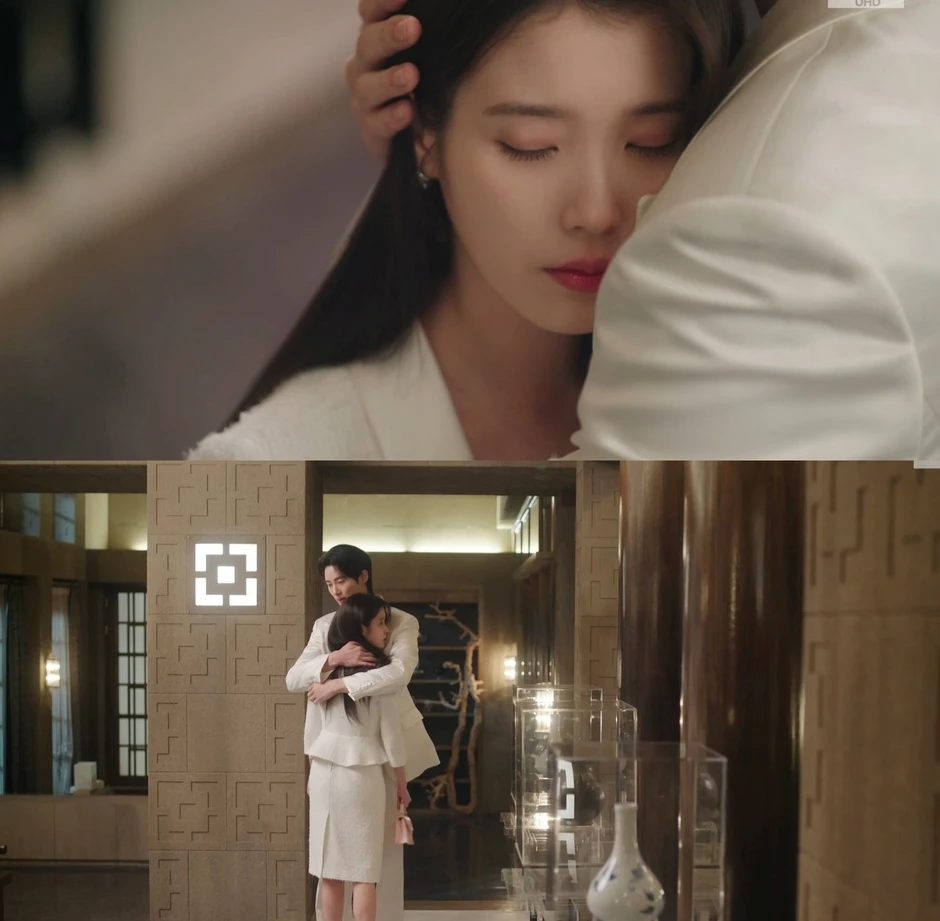 Perfect Crown tập 9: IU quỳ gối cầu xin vì Byeon Woo Seok Perfect Crown tập 9: IU quỳ gối cầu xin vì Byeon Woo Seok