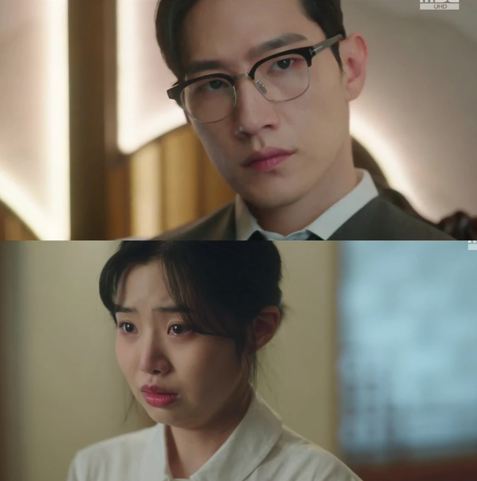 Perfect Crown tập 9: IU quỳ gối cầu xin vì Byeon Woo Seok Perfect Crown tập 9: IU quỳ gối cầu xin vì Byeon Woo Seok