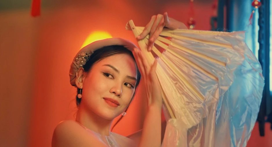 Phì cười với tạo hình của Doãn Quốc Đam, Tạ 'Mưa đỏ' trong phim hài ra rạp 30/4 Phì cười với tạo hình của Doãn Quốc Đam, Tạ 'Mưa đỏ' trong phim hài ra rạp 30/4