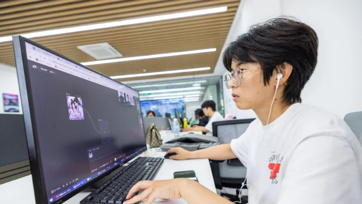 Phim ngắn AI bùng nổ ở Trung Quốc, diễn viên phải bỏ nghề đi bán rau Phim ngắn AI bùng nổ ở Trung Quốc, diễn viên phải bỏ nghề đi bán rau