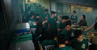 Phim Việt về trại buôn người quy tụ 700 diễn viên đối đầu bom tấn 2,8 tỷ USD