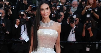 Thảm đỏ Cannes đêm khai mạc xa hoa và dàn mỹ nhân lộng lẫy đến choáng ngợp