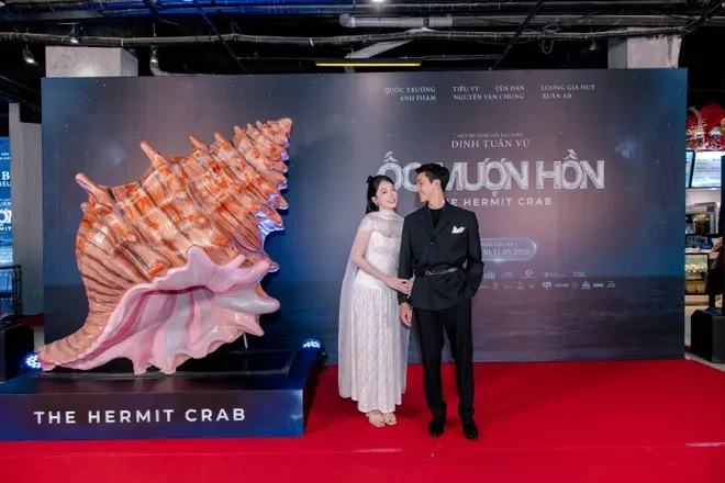 Thảm đỏ “Ốc Mượn Hồn” tại Hà Nội quy tụ nhiều gương mặt nổi bật Thảm đỏ “Ốc Mượn Hồn” tại Hà Nội quy tụ nhiều gương mặt nổi bật