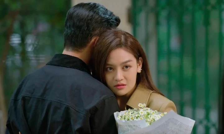 Thùy Anh đang nhận gạch đá trên phim giờ vàng VTV là ai Thùy Anh đang nhận gạch đá trên phim giờ vàng VTV là ai