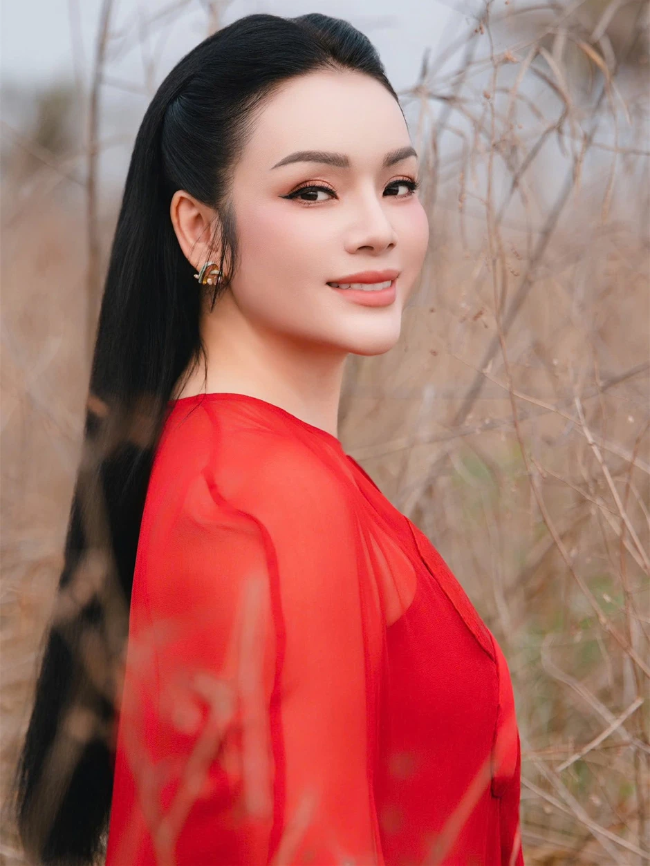 Tiến sĩ Tân Nhàn và đạo diễn Nguyễn Quang Dũng 'kêu cứu' Tiến sĩ Tân Nhàn và đạo diễn Nguyễn Quang Dũng 'kêu cứu'