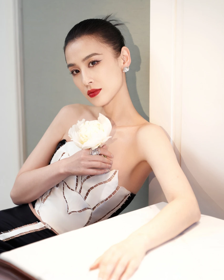 Trung Quốc: Đại gia truyền thông ly hôn vợ, hẹn hò hoa hậu bị điều tra khẩn Trung Quốc: Đại gia truyền thông ly hôn vợ, hẹn hò hoa hậu bị điều tra khẩn