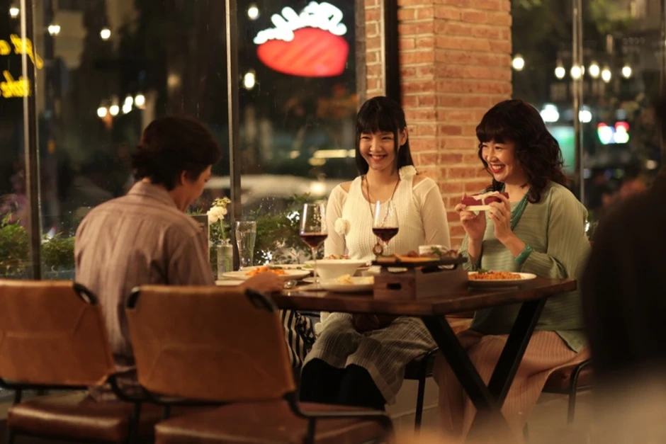 Trường Giang thành đạo diễn trăm tỉ với phim đầu tay 'Nhà ba tôi một phòng' Trường Giang thành đạo diễn trăm tỉ với phim đầu tay 'Nhà ba tôi một phòng'