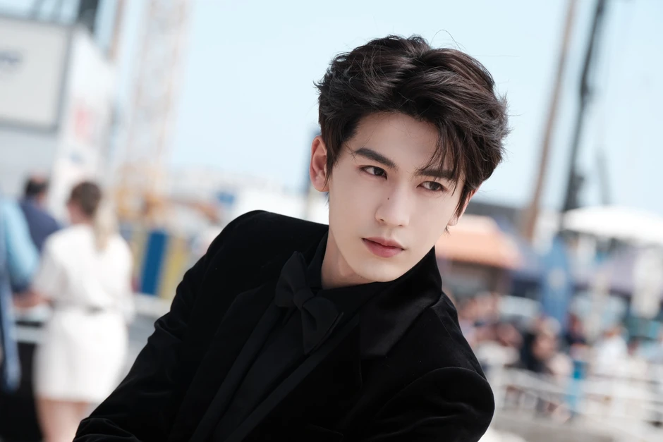 Trương Lăng Hách lên phim đẹp, ngoài đời lại xấu không tả nổi Trương Lăng Hách lên phim đẹp, ngoài đời lại xấu không tả nổi