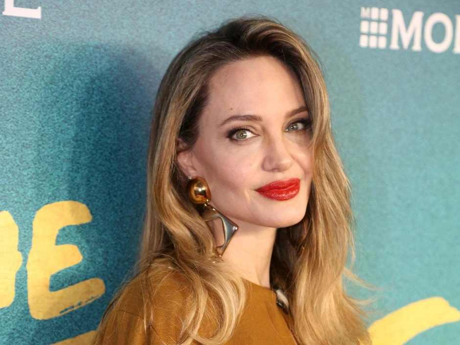 Tuổi 51 của Angelina Jolie: Bình yên bên con, không xem tình yêu là tất cả Tuổi 51 của Angelina Jolie: Bình yên bên con, không xem tình yêu là tất cả