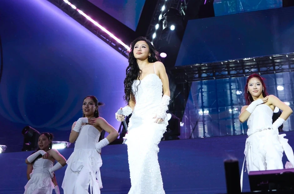 Văn Mai Hương: Từ Á quân Vietnam Idol đến vai diễn điện ảnh đầu tay gây sốt Văn Mai Hương: Từ Á quân Vietnam Idol đến vai diễn điện ảnh đầu tay gây sốt