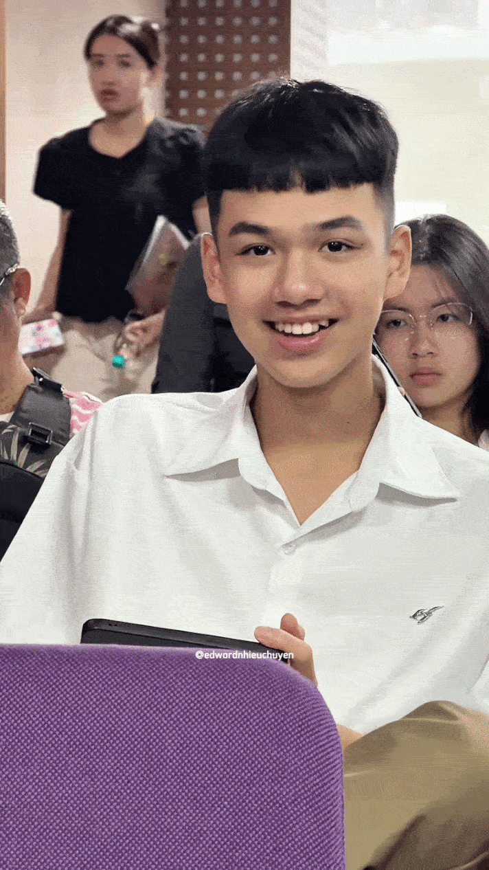 Việt Nam mới có một nam thần đẹp đến nỗi bị netizen cấm dao kéo Việt Nam mới có một nam thần đẹp đến nỗi bị netizen cấm dao kéo