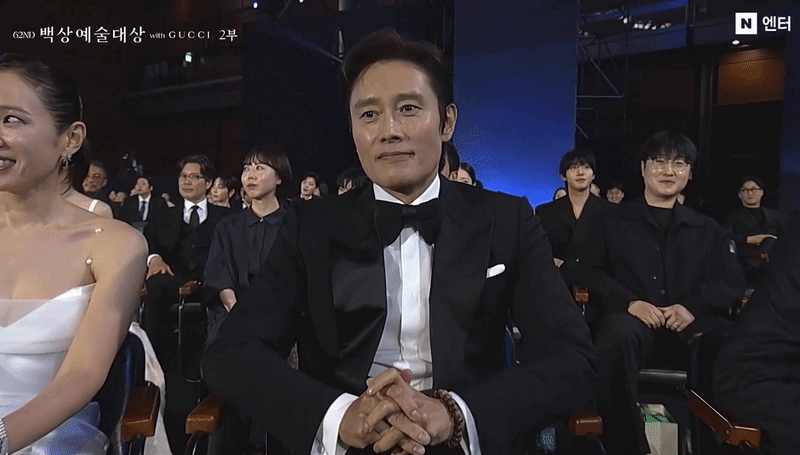 Viral nhất Baeksang 2026: Lee Byung Hun tỏ thái độ với Son Ye Jin Viral nhất Baeksang 2026: Lee Byung Hun tỏ thái độ với Son Ye Jin