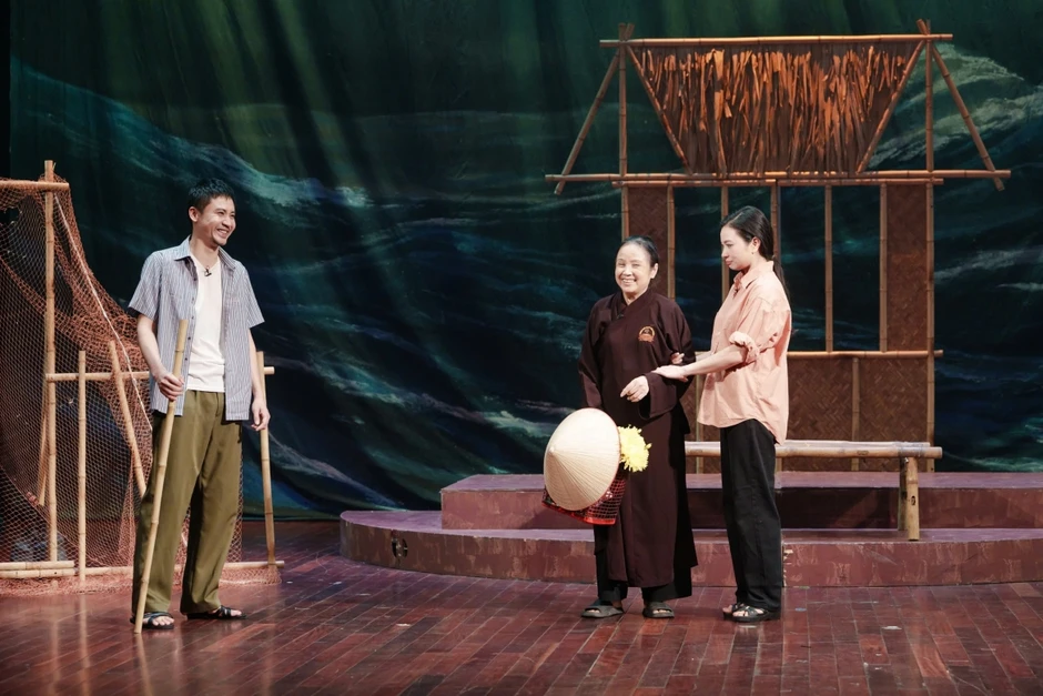 Vở kịch “Biển khát” kể nỗi đau không khép lại khi chiến tranh kết thúc Vở kịch “Biển khát” kể nỗi đau không khép lại khi chiến tranh kết thúc