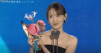 Yoona tại Baeksang: Visual 20 năm bất bại