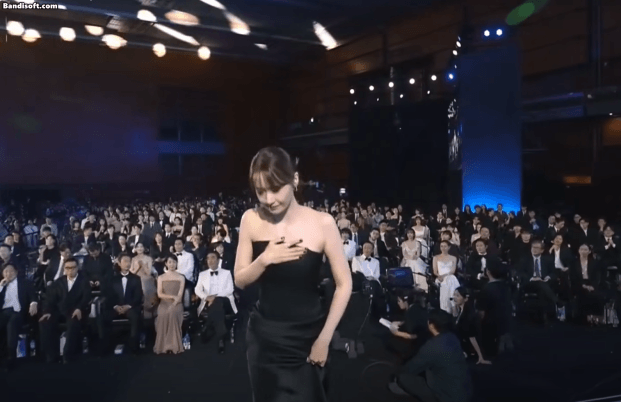 Yoona tại Baeksang: Visual 20 năm bất bại Yoona tại Baeksang: Visual 20 năm bất bại