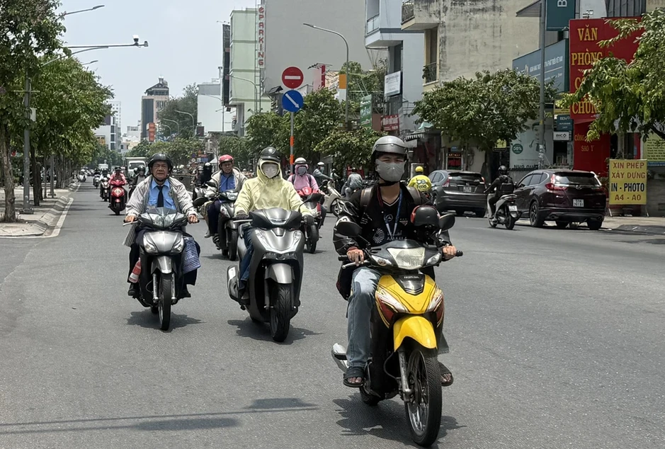 2 ngày tới, TP.HCM và các tỉnh Nam Bộ tiếp tục nắng nóng trên diện rộng