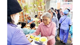 2.000 đồng, những phần cơm yêu thương