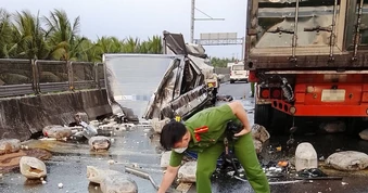 Bất cập cao tốc và ý thức tài xế: Nguy cơ tai nạn luôn rình rập