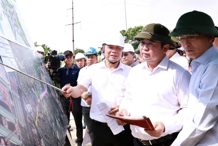 Bí thư Hà Nội "chốt" tiến độ nút giao "dị dạng" 786 tỉ đồng Bí thư Hà Nội "chốt" tiến độ nút giao "dị dạng" 786 tỉ đồng