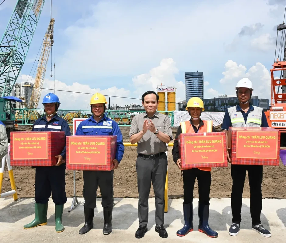 Bí thư Thành ủy TPHCM Trần Lưu Quang kiểm tra tiến độ dự án Trung tâm hành chính TPHCM Bí thư Thành ủy TPHCM Trần Lưu Quang kiểm tra tiến độ dự án Trung tâm hành chính TPHCM