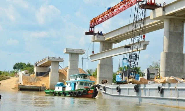 Cận cảnh cây cầu bắc qua sông Đồng Nai kết nối với TPHCM Cận cảnh cây cầu bắc qua sông Đồng Nai kết nối với TPHCM