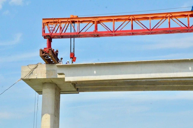 Cận cảnh cây cầu bắc qua sông Đồng Nai kết nối với TPHCM Cận cảnh cây cầu bắc qua sông Đồng Nai kết nối với TPHCM