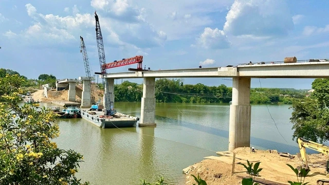 Cận cảnh cây cầu bắc qua sông Đồng Nai kết nối với TPHCM Cận cảnh cây cầu bắc qua sông Đồng Nai kết nối với TPHCM