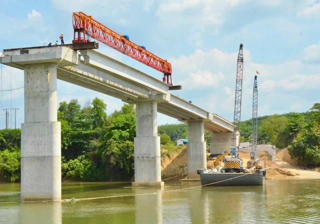 Cận cảnh cây cầu bắc qua sông Đồng Nai kết nối với TPHCM Cận cảnh cây cầu bắc qua sông Đồng Nai kết nối với TPHCM